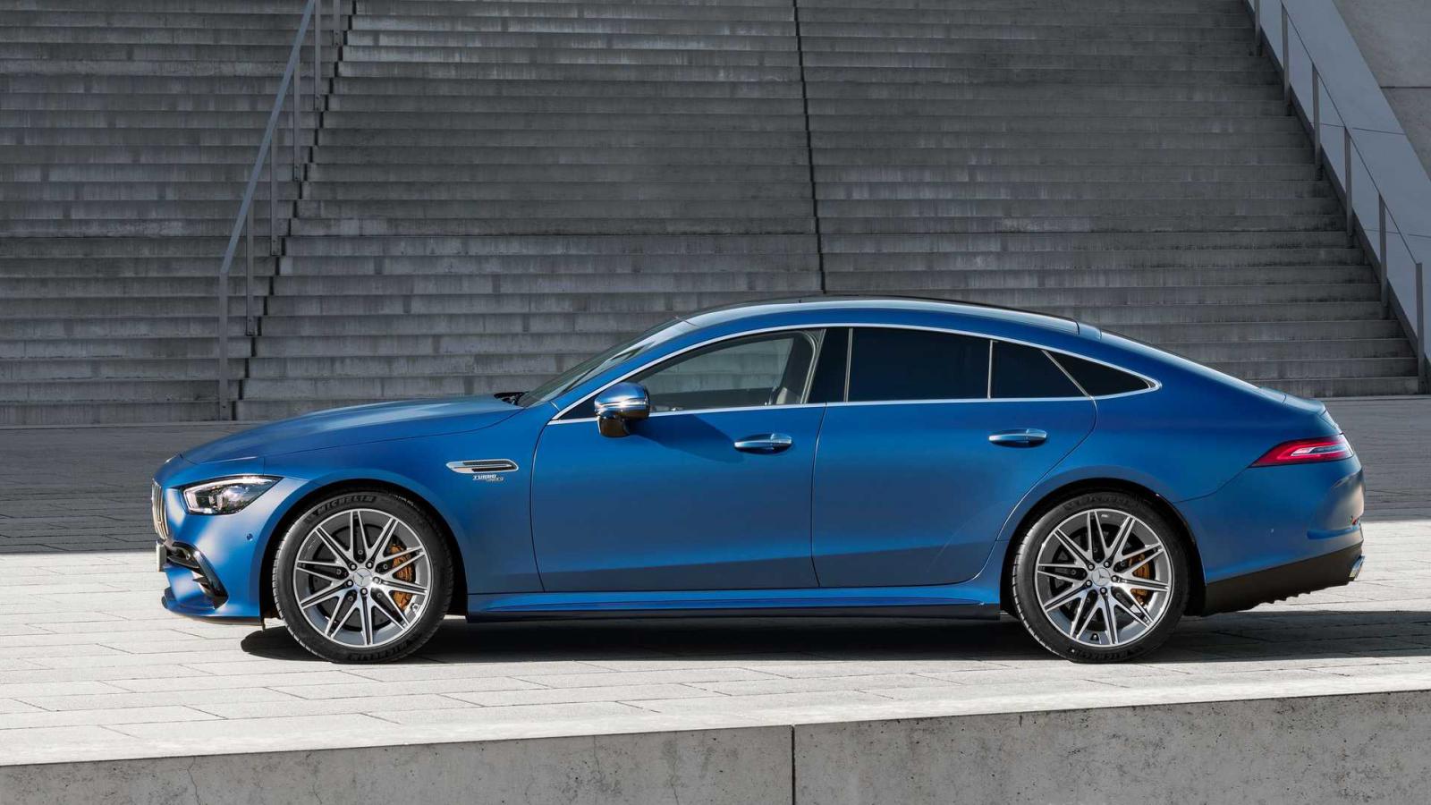 Φρεσκάρισμα για την Mercedes AMG GT 4-Door Coupe